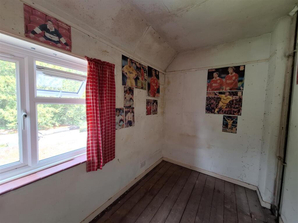 9 Church View bed 3.jpg