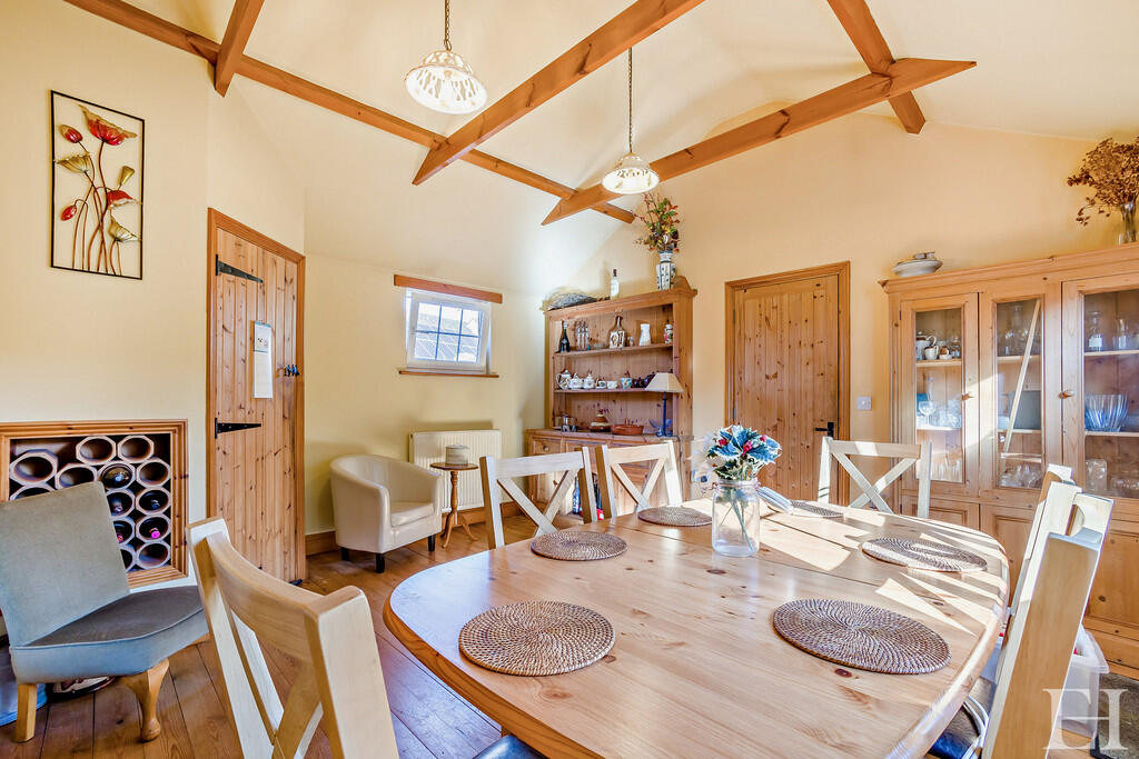 8637095-interiorW...