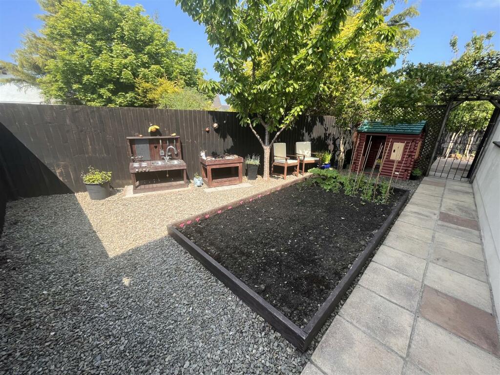 veg garden.JPG