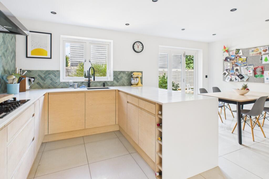 CAM02545G0-PR0485-STILL016