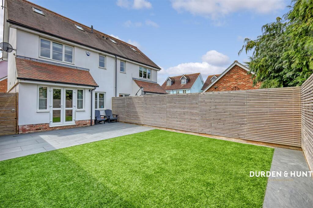 Walter Mead Close