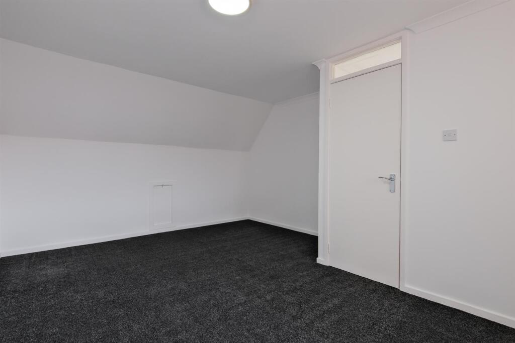 031-4 Gigha Quadrant Wishaw, ML2 0TE.jpg
