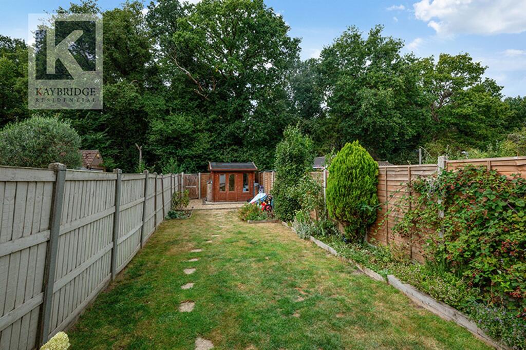 Stoneleigh Avenue, Worcester Park - KT4 8YB