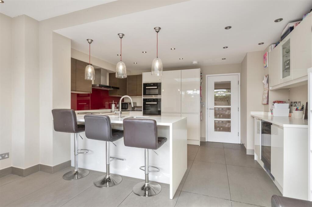 8 Cumberland Close,9.JPG