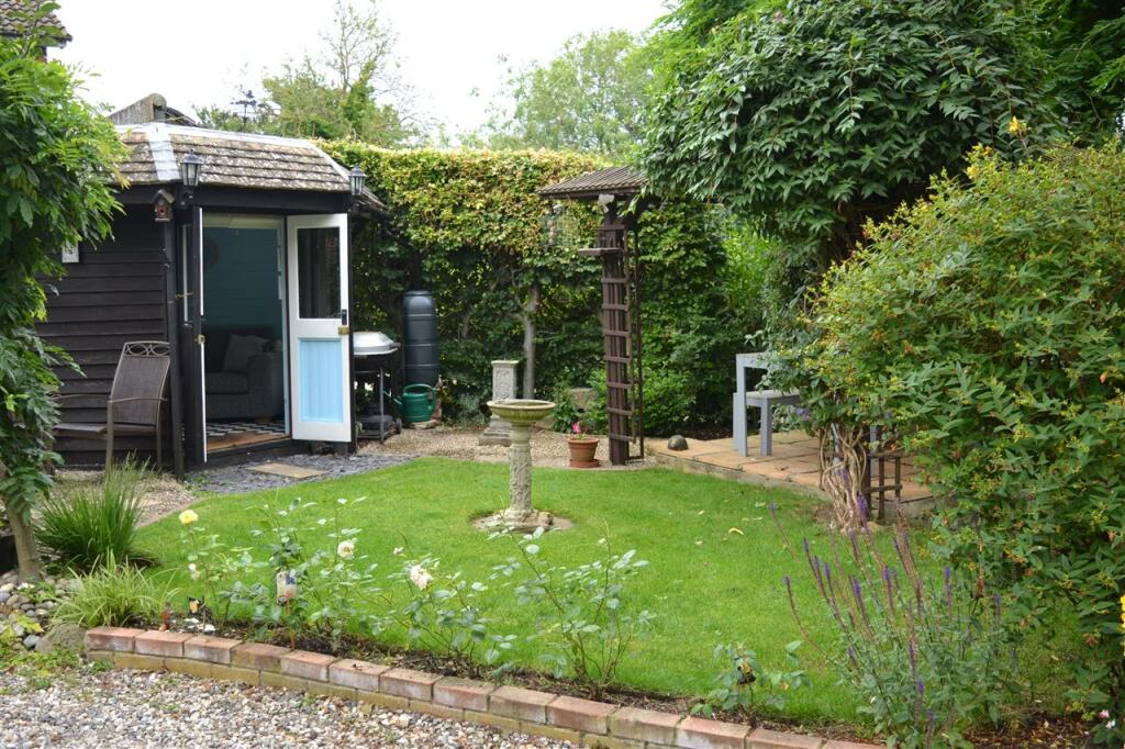FRONT GARDEN
