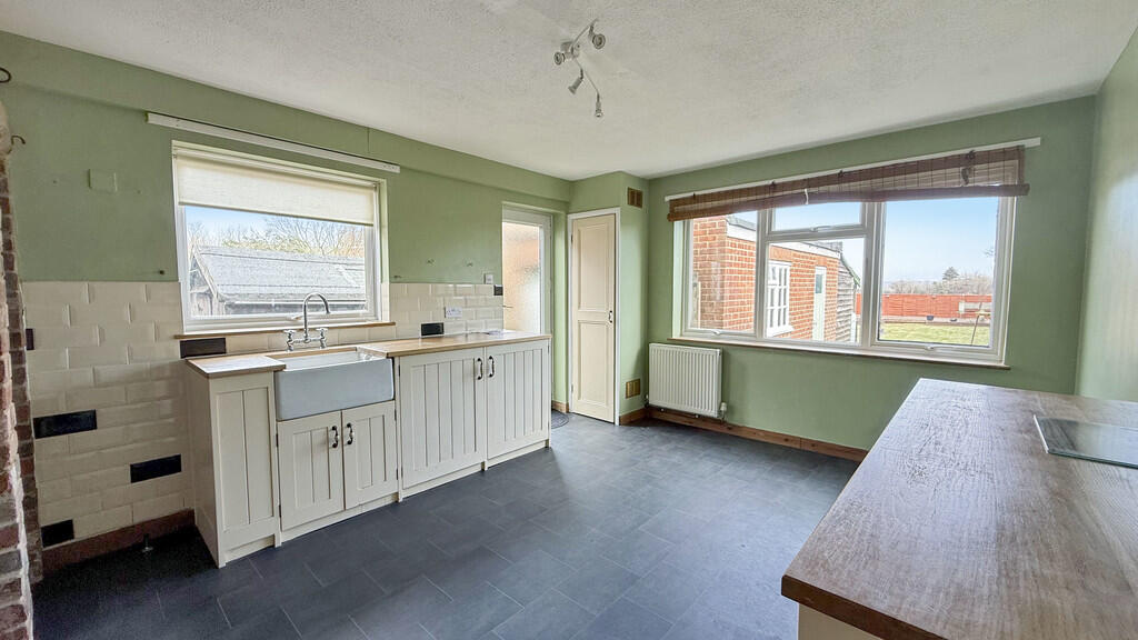 Kitchen/breakfast...