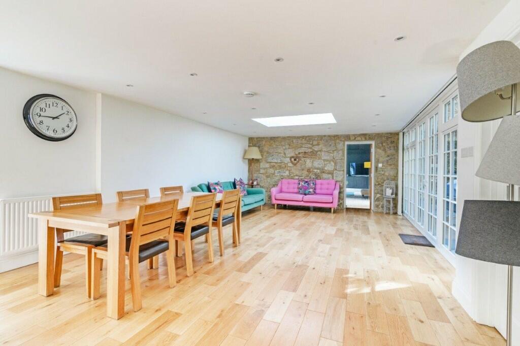 Dining/family room