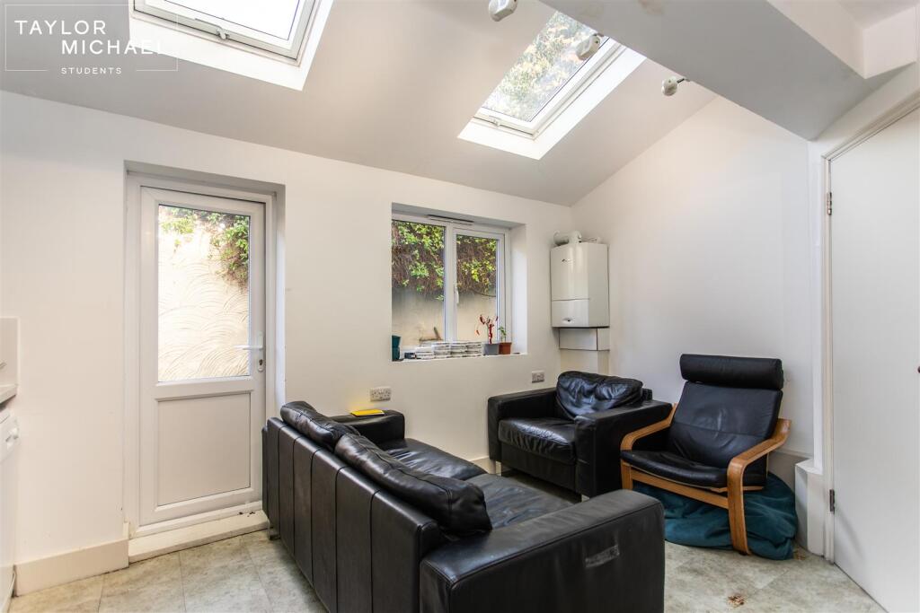 Kitchen / Living Area