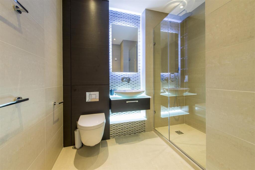 Bathroom 1.jpg