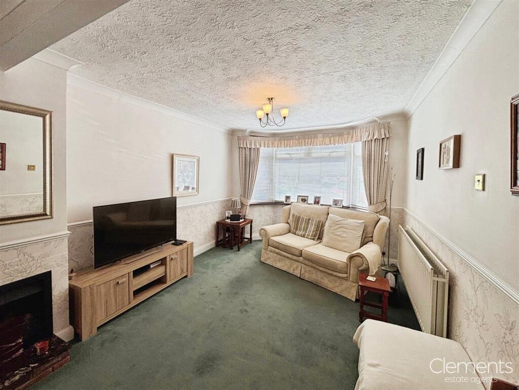 09875742-Photo 205-30-25 2C 2011 2023 2025.jpg