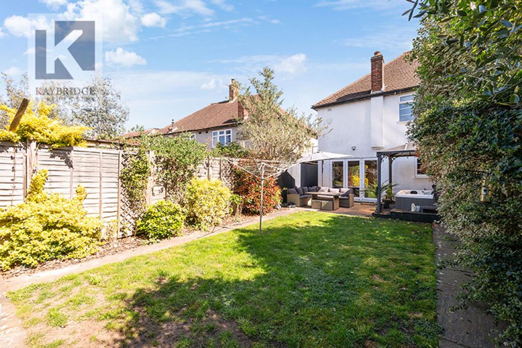 Stoneleigh Park Road, Epsom