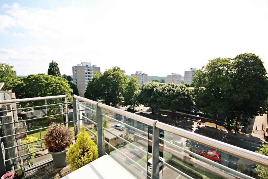 71 Apsley House - Balcony view 4