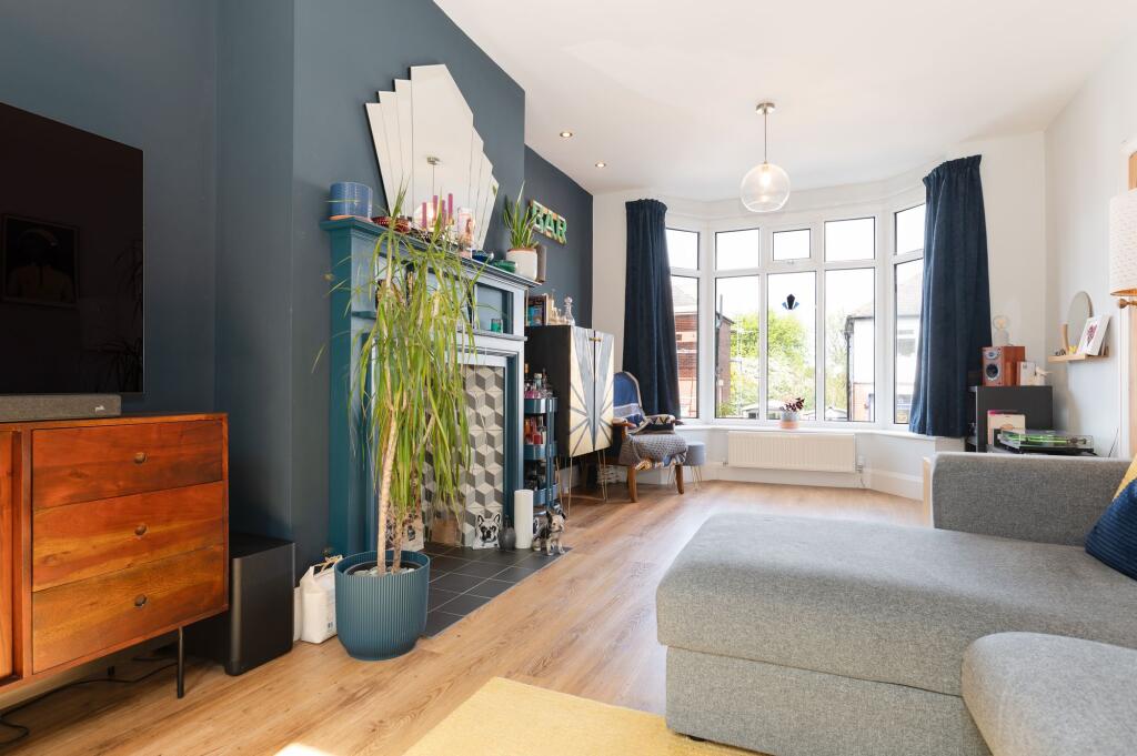 KITCHEN DINER AND LOUNGE