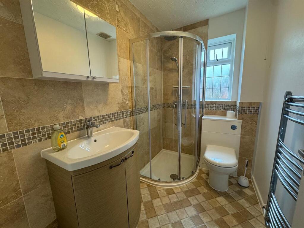 Bathroom 3.jpg