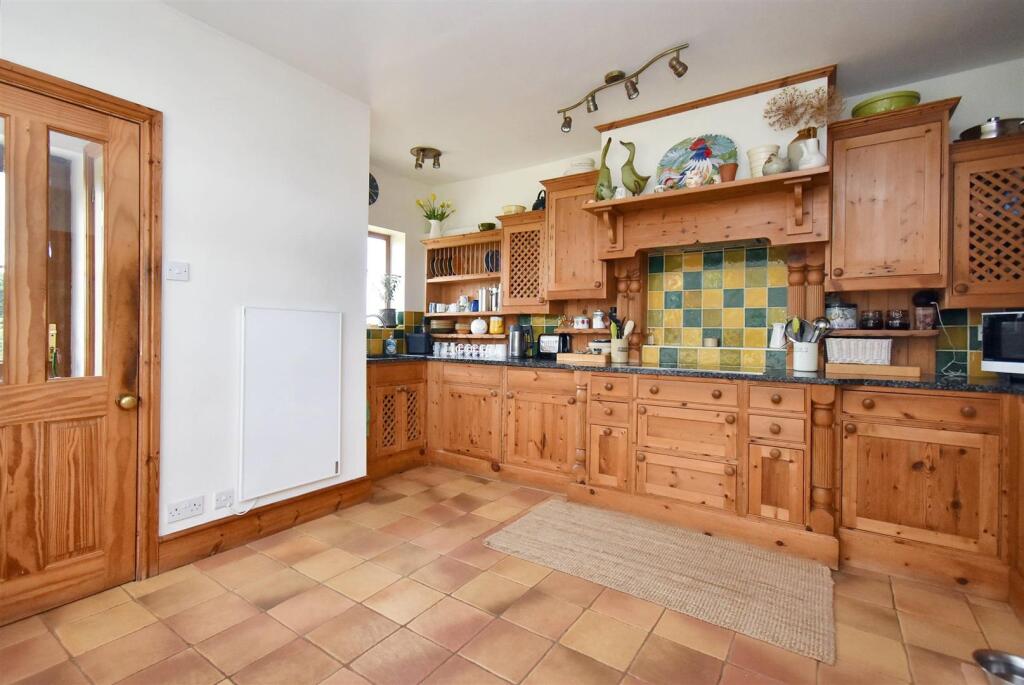 Living Kitchen/Dining Room