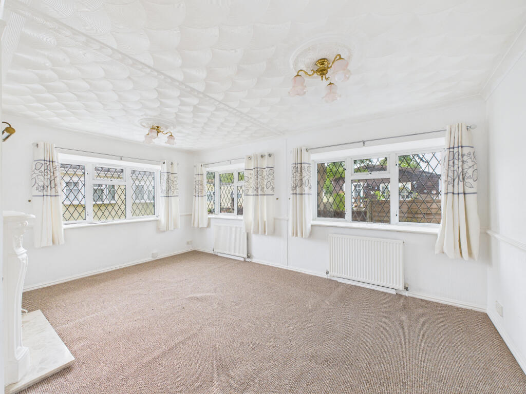 CAM02909G0-PR0470-STILL001