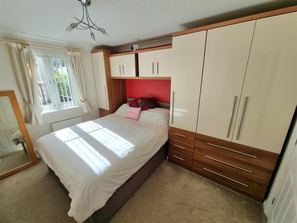 Bed 1.jpg