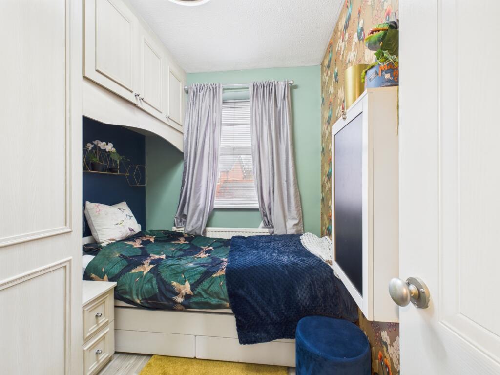 CAM03729G0-PR0195-STILL011