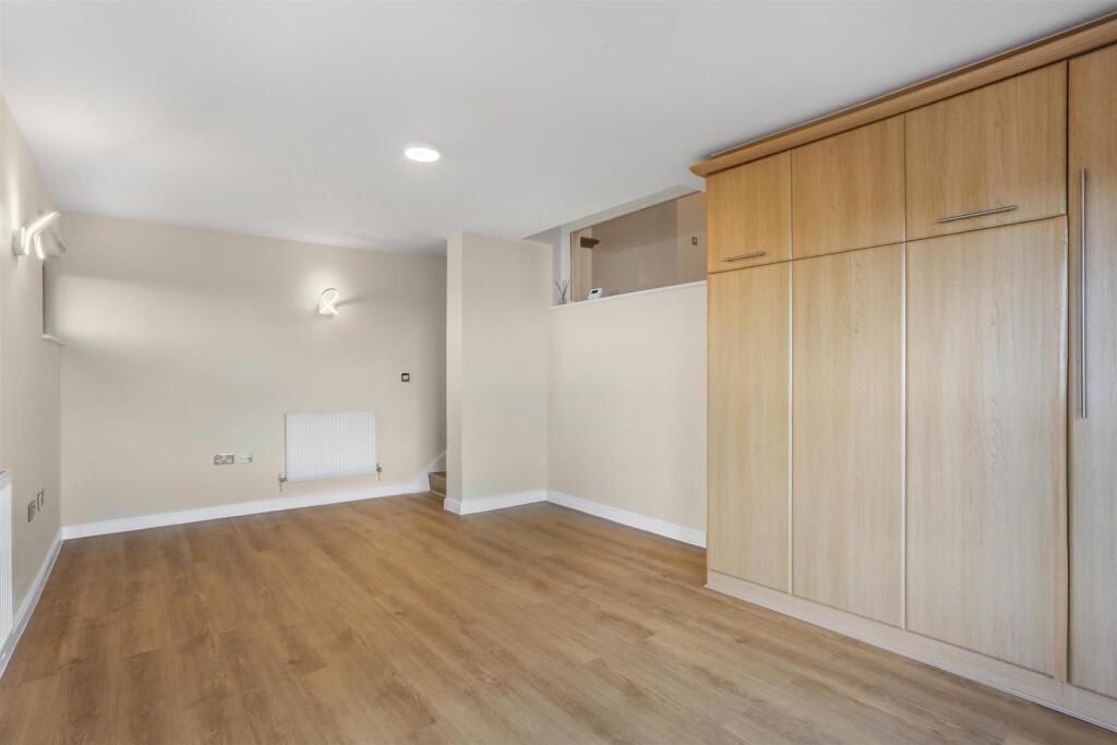 1538840524 -  10.jpg