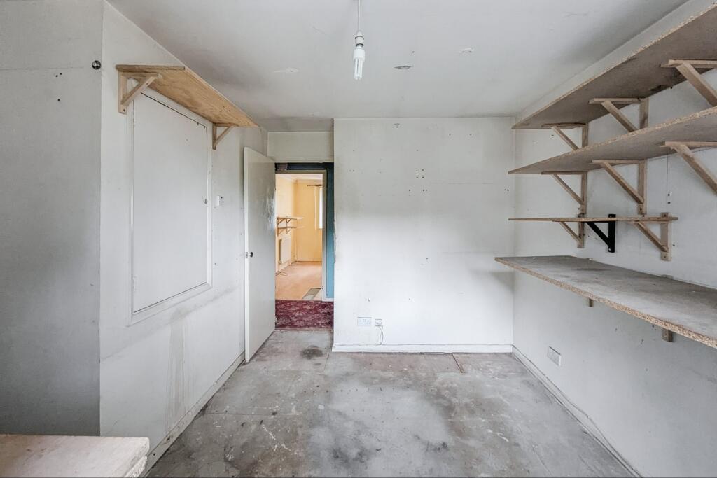 8 Pool Court, Catford, London,  SE6 3JQ