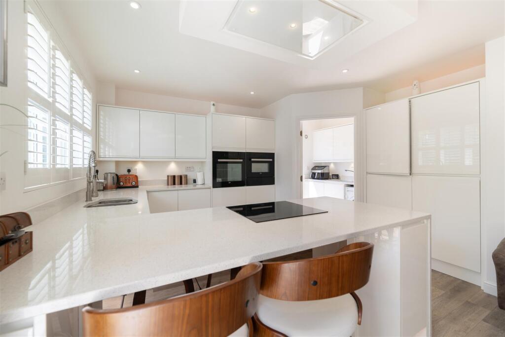 Kitchen 2.jpg