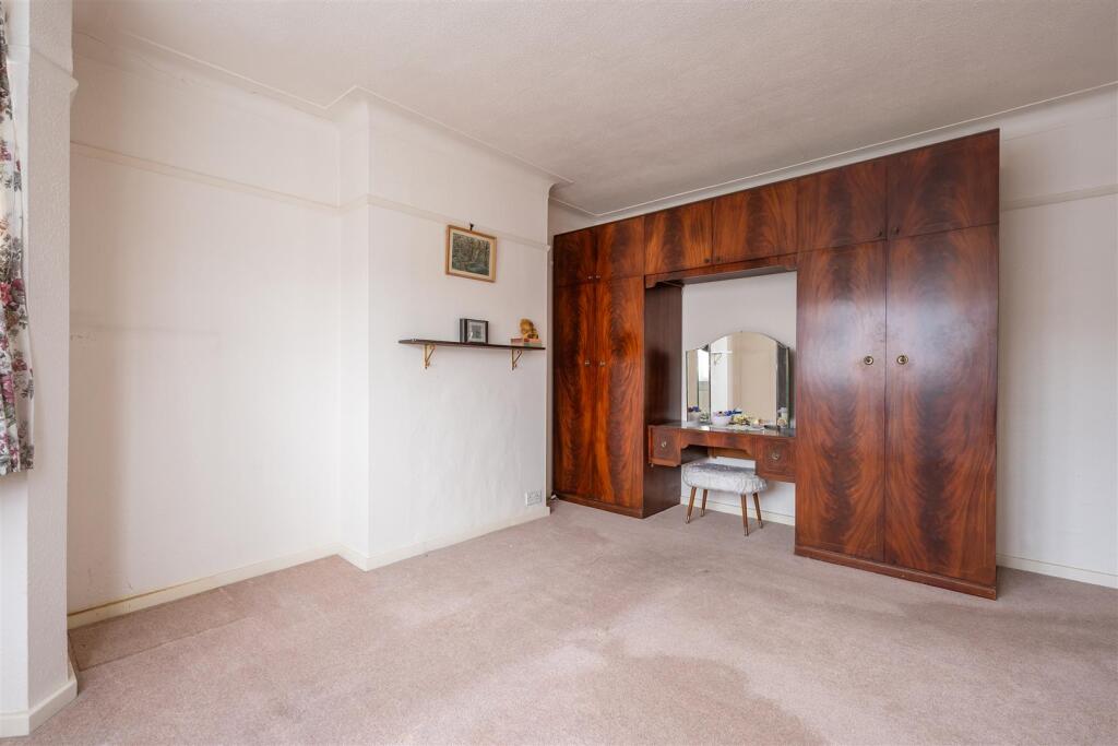 High View Road, E18