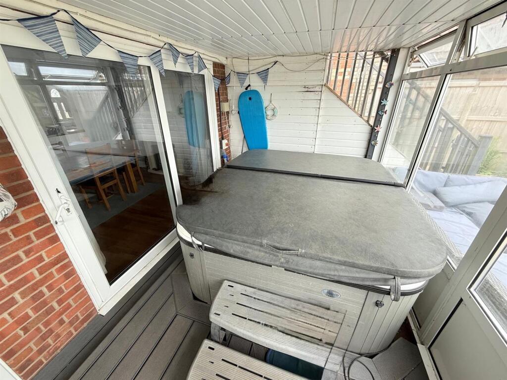 Conservatory/Hot Tub Room