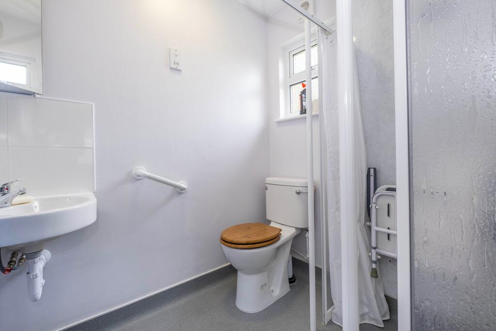 Ensuite to Bedroom One