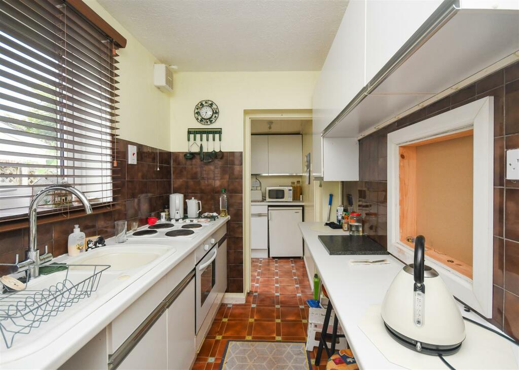 89 Station Road - Kitchen.jpg