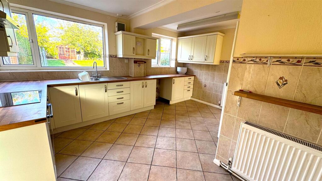Kitchen 1.jpg