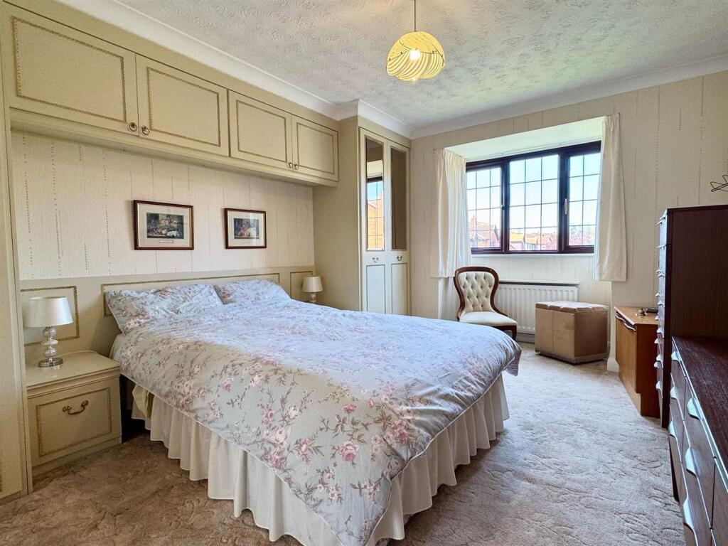 Master bedroom (1).jpg
