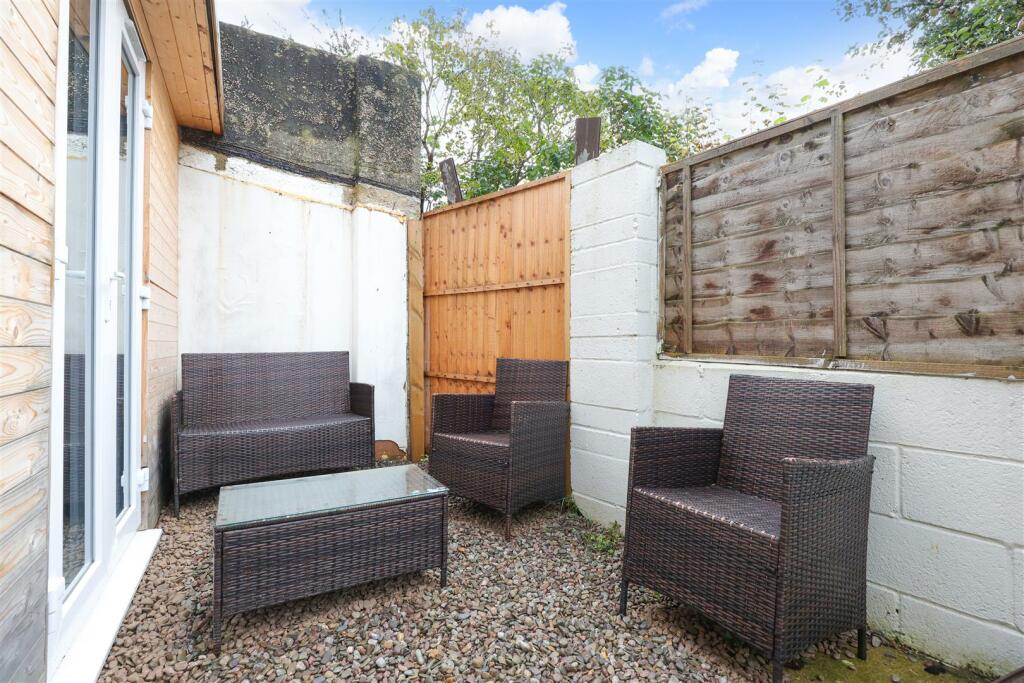 21 Allington Way 32.JPG