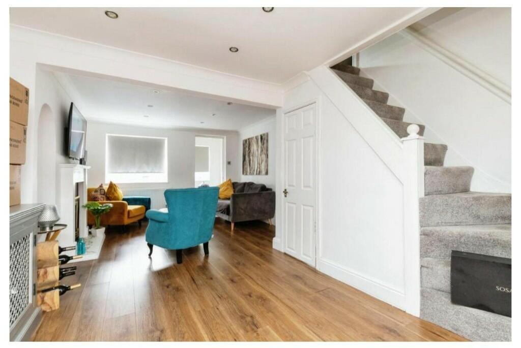 Living &amp; Stairwell