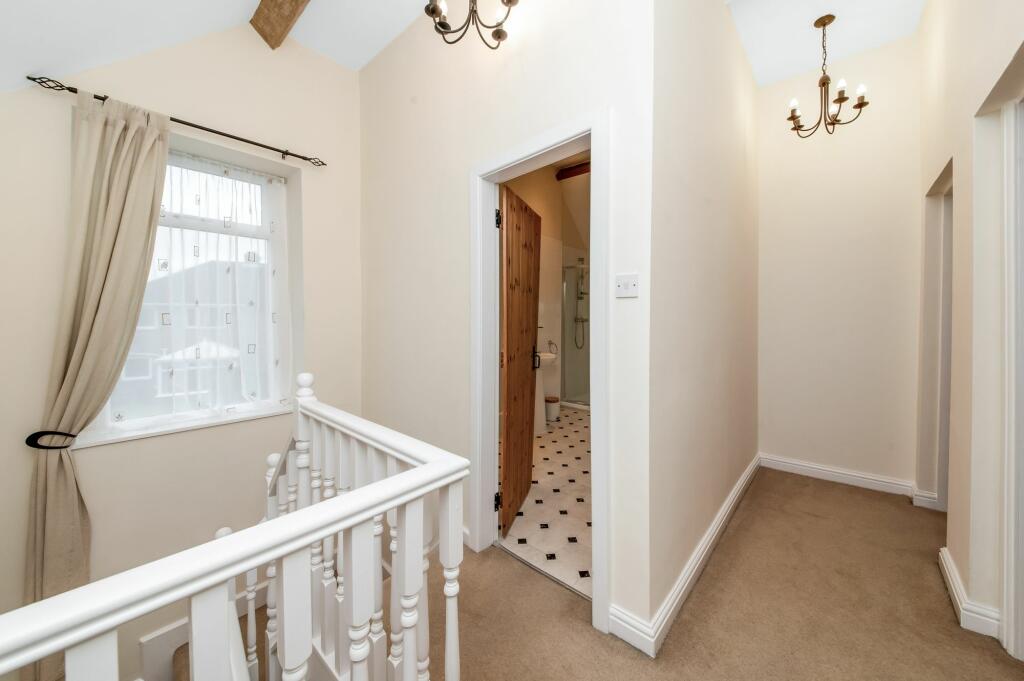FIRST FLOOR LANDING