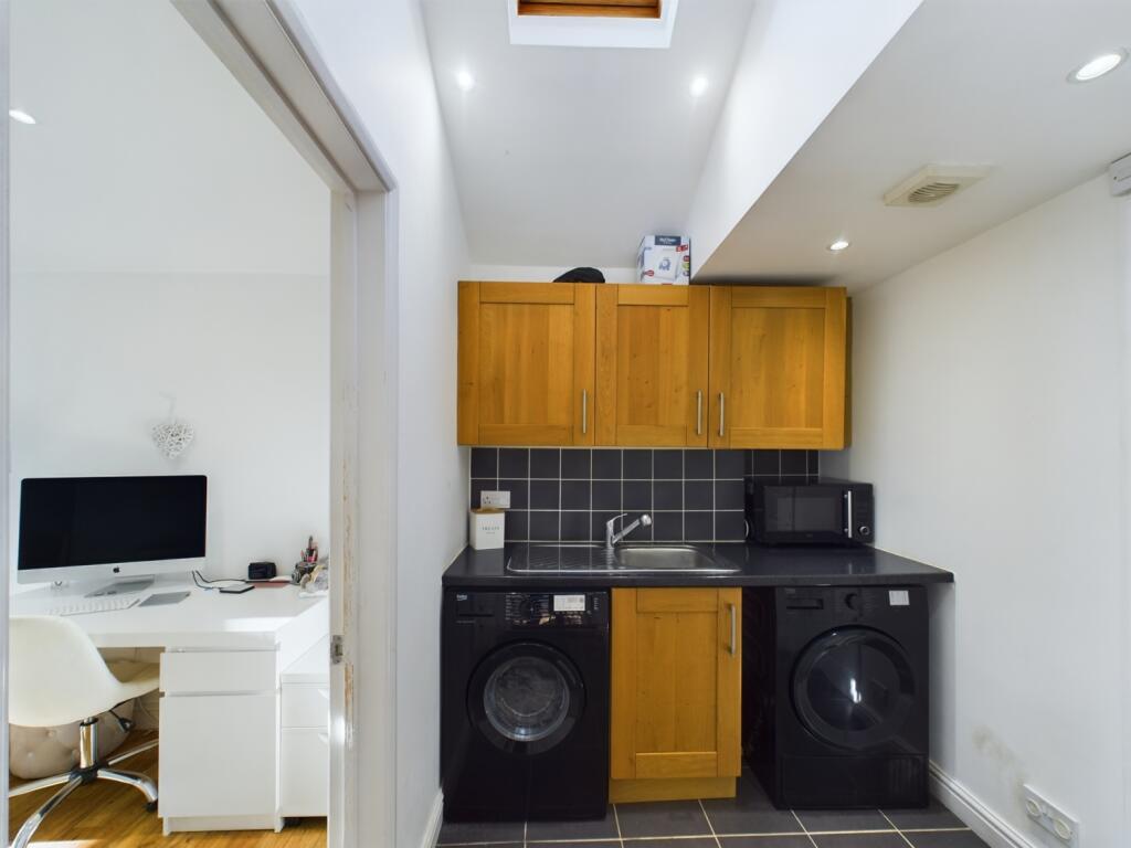 CAM01709G0-PR0046-STILL033