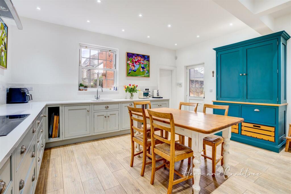 Queen Anne Square, Cardiff, HernCrabtree (23).jpg