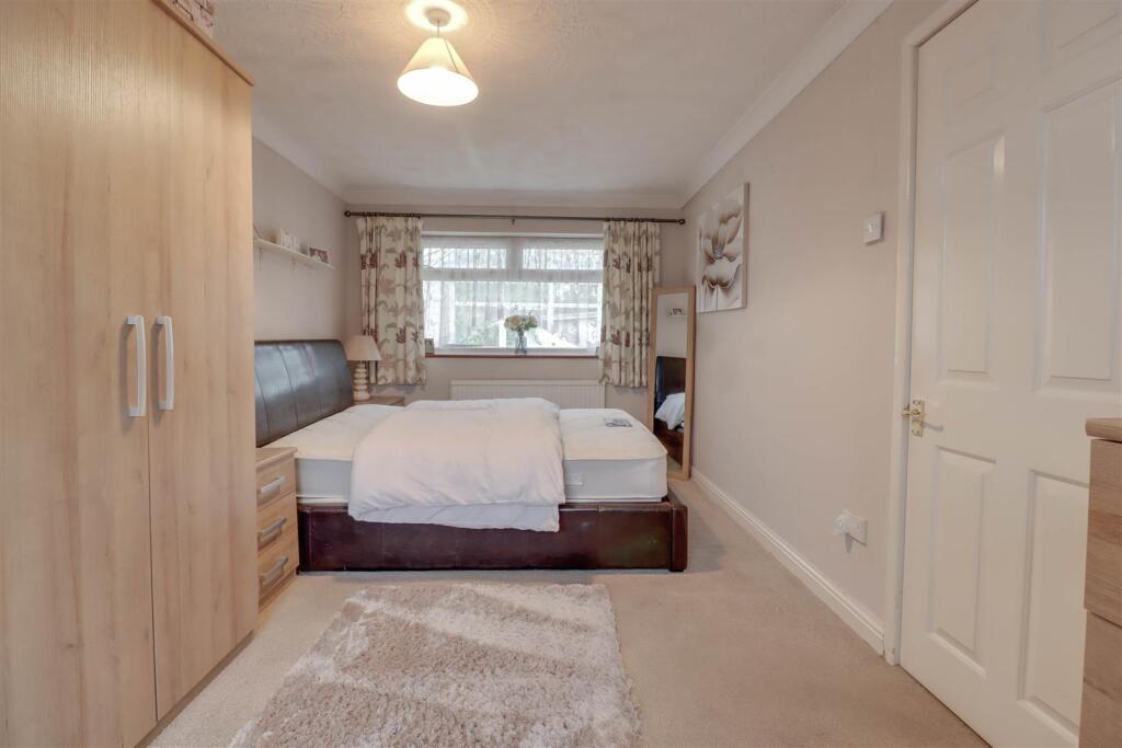 4 PAGE ROAD BOWERS GIFFORD-12.jpg