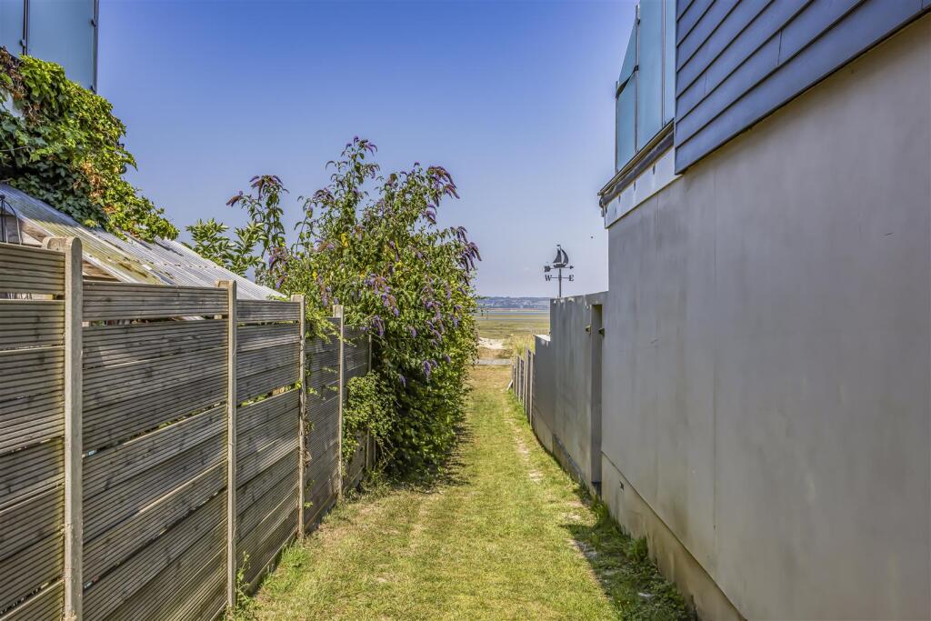 18 Warren Close, Hayling Island-PorticoMarketing-A