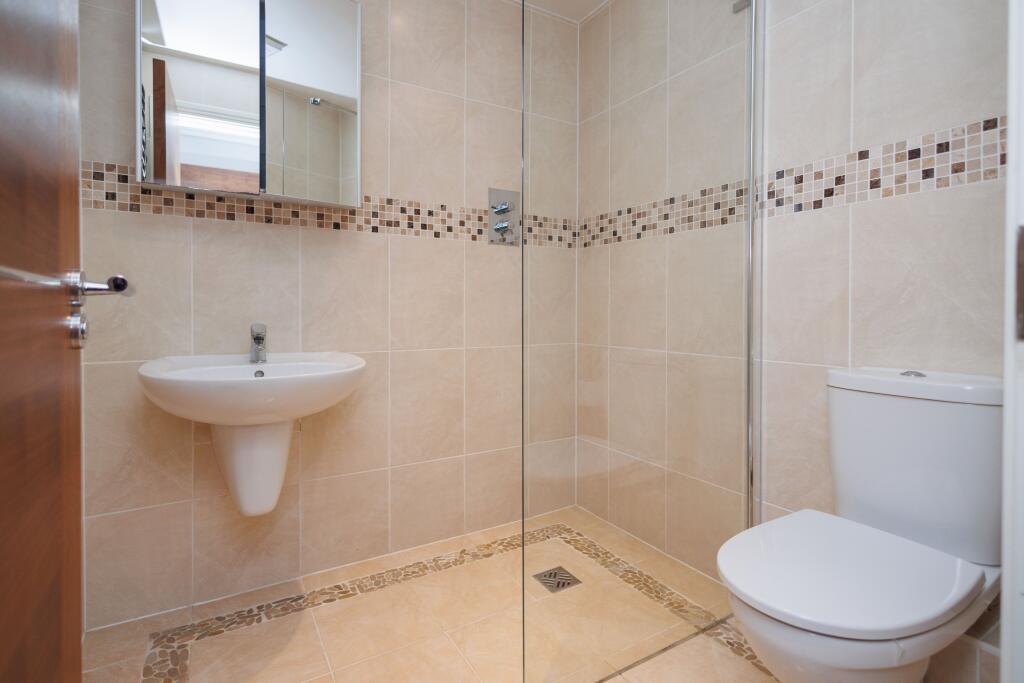 Ensuite to bedroom 2