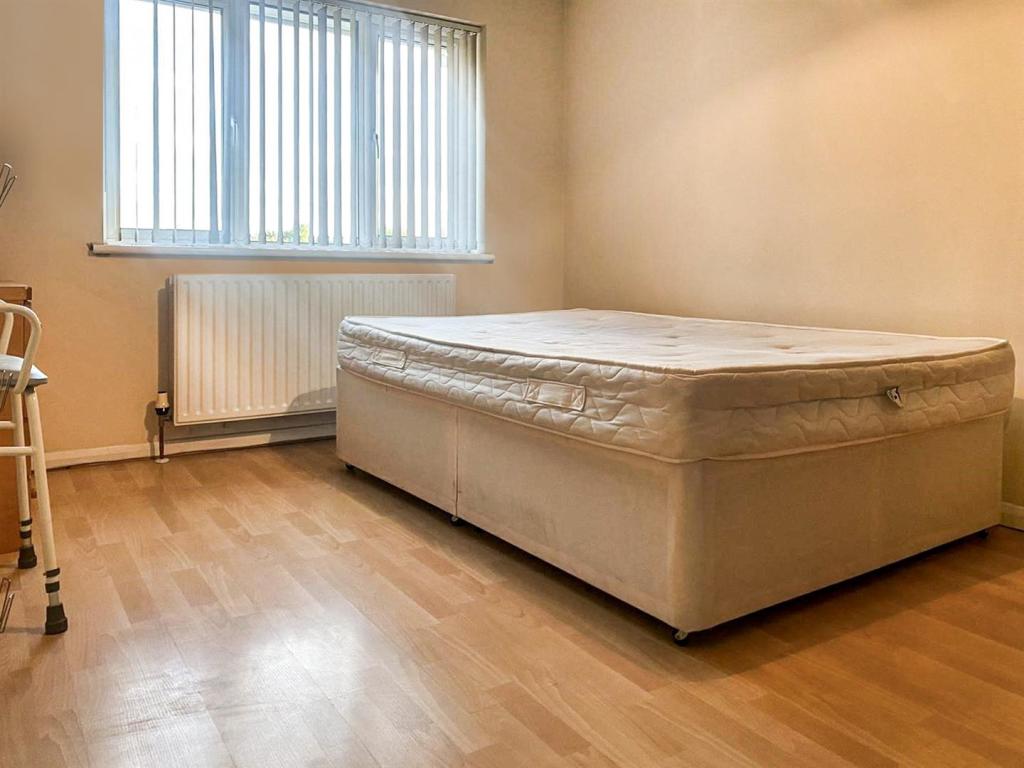 bed 1.jpg