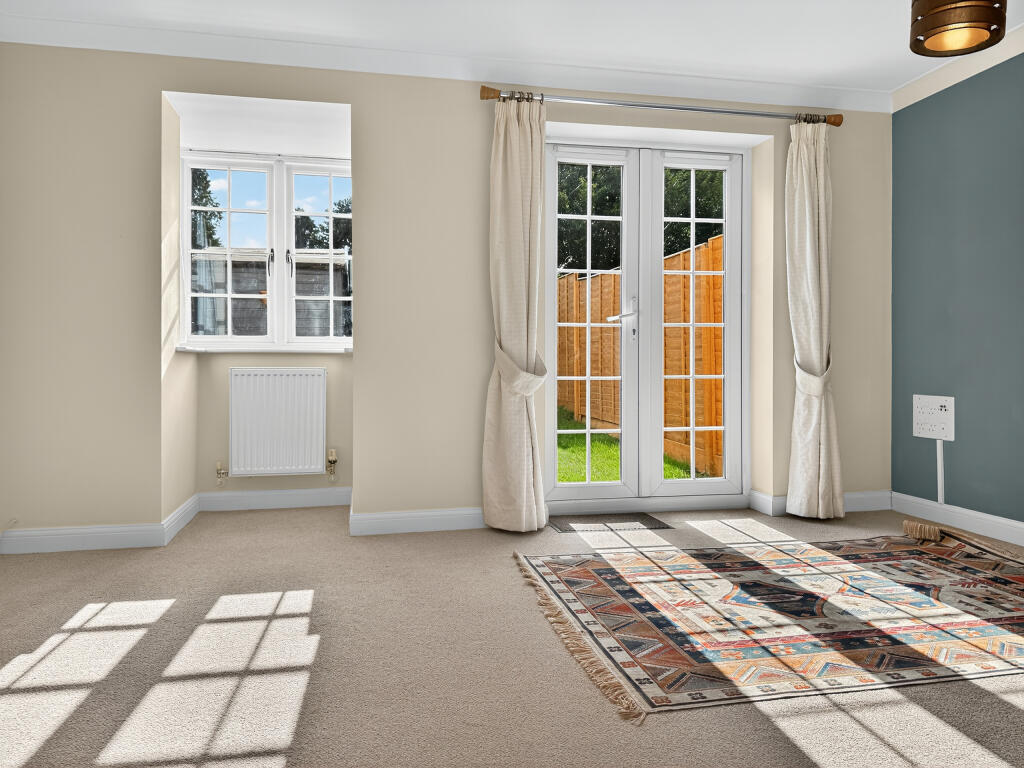 Spacious Sitting Room