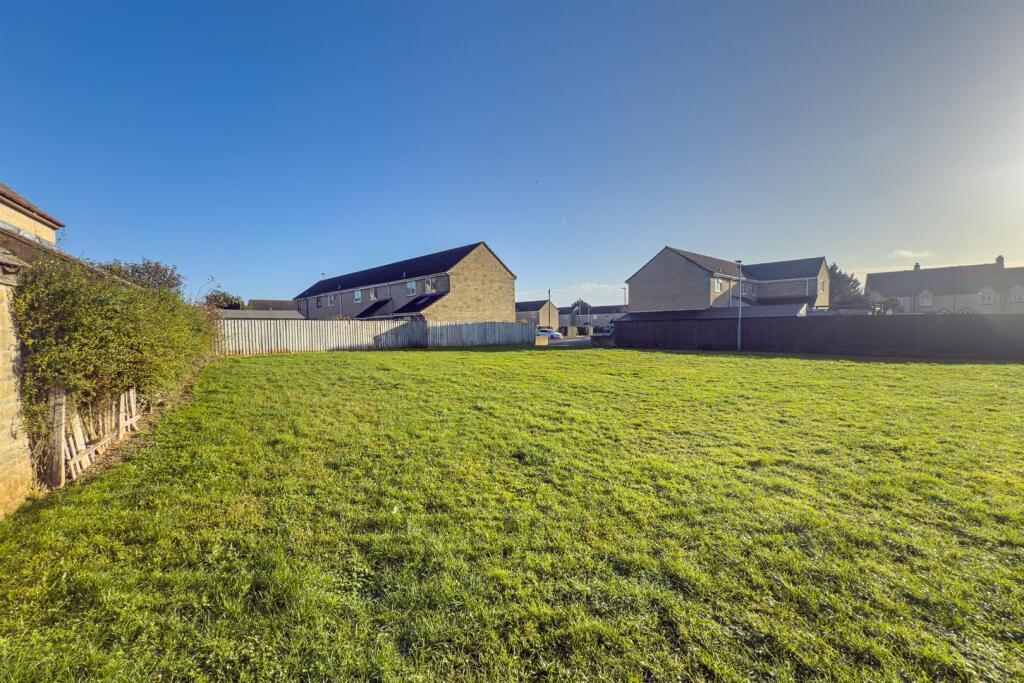 Development Site adjacent to 24 Park Close, Fairfo