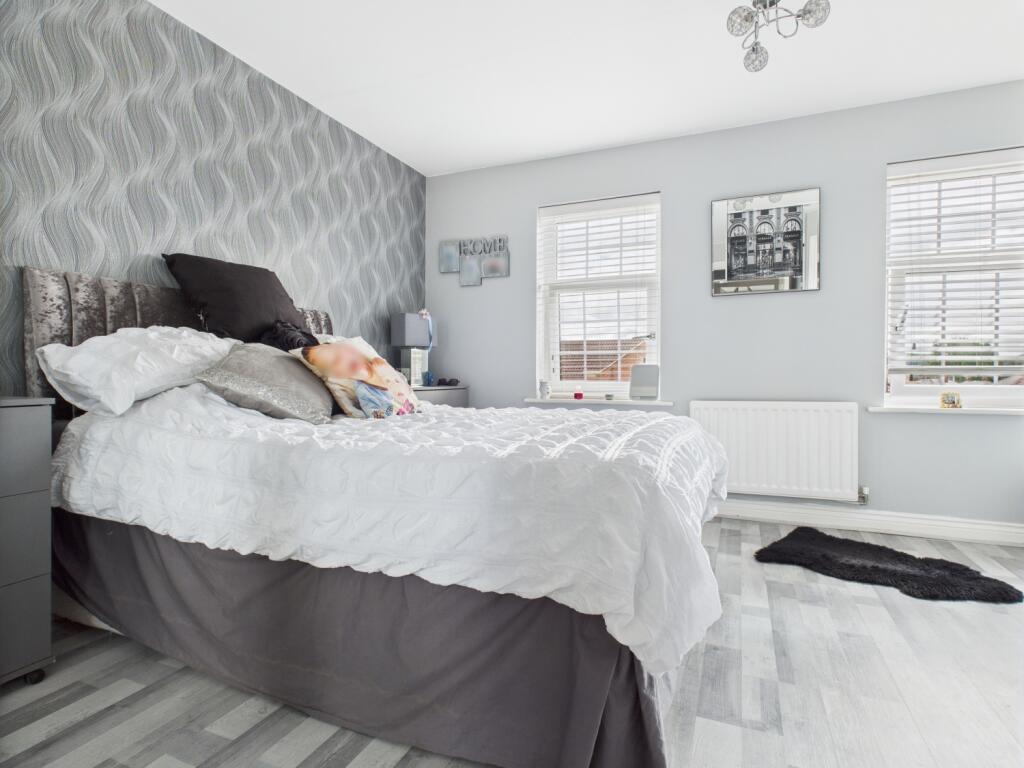 CAM03729G0-PR0088-STILL011