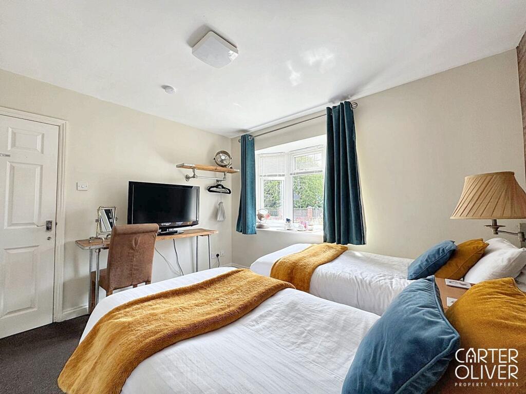 BEDROOM 1