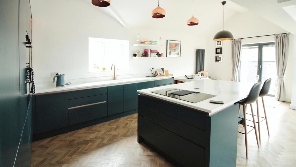 Kitchen/Breakfast Room/Lounge