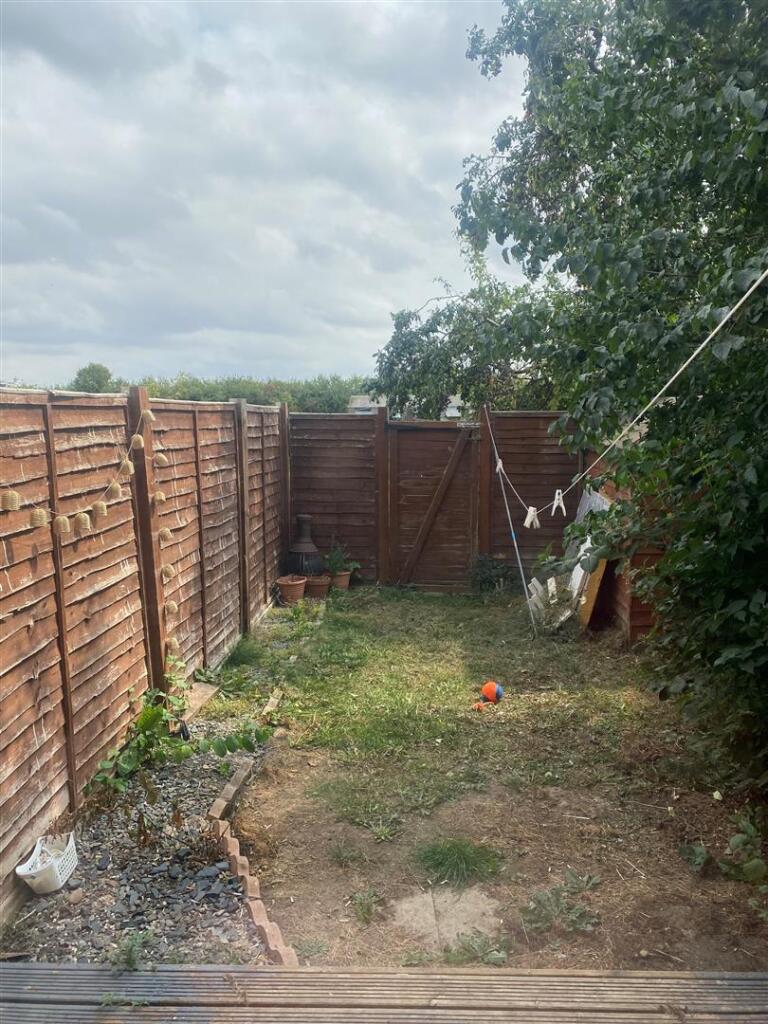 27 Old School Walk Garden.jpg