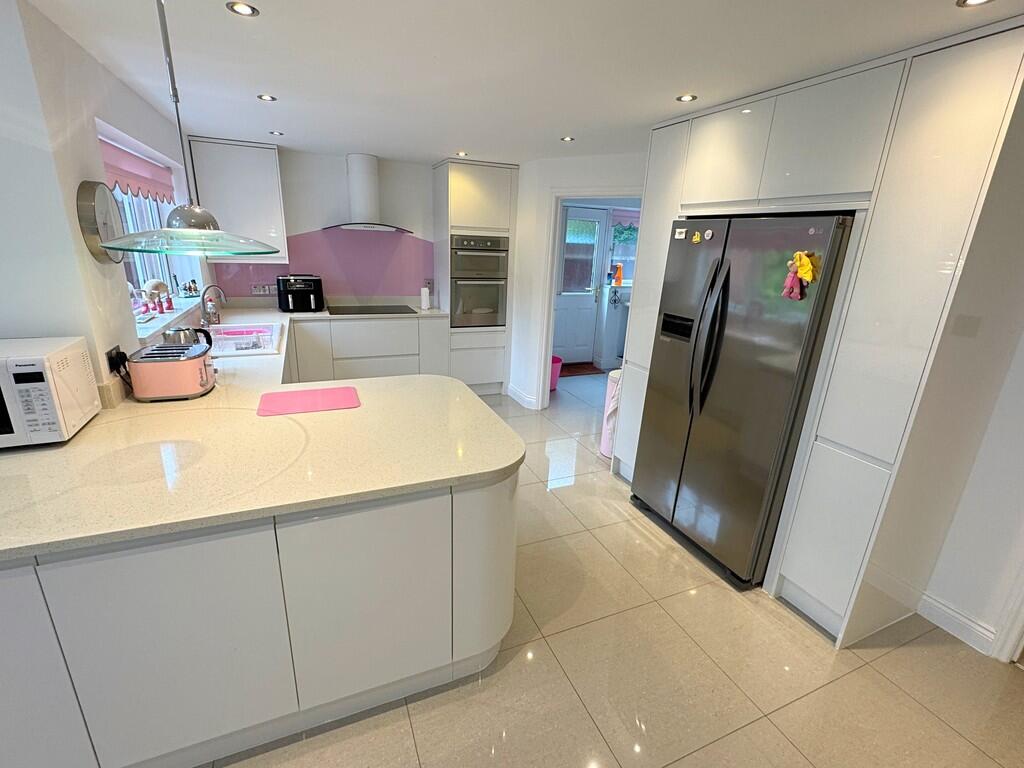 Dining Kitchen to...