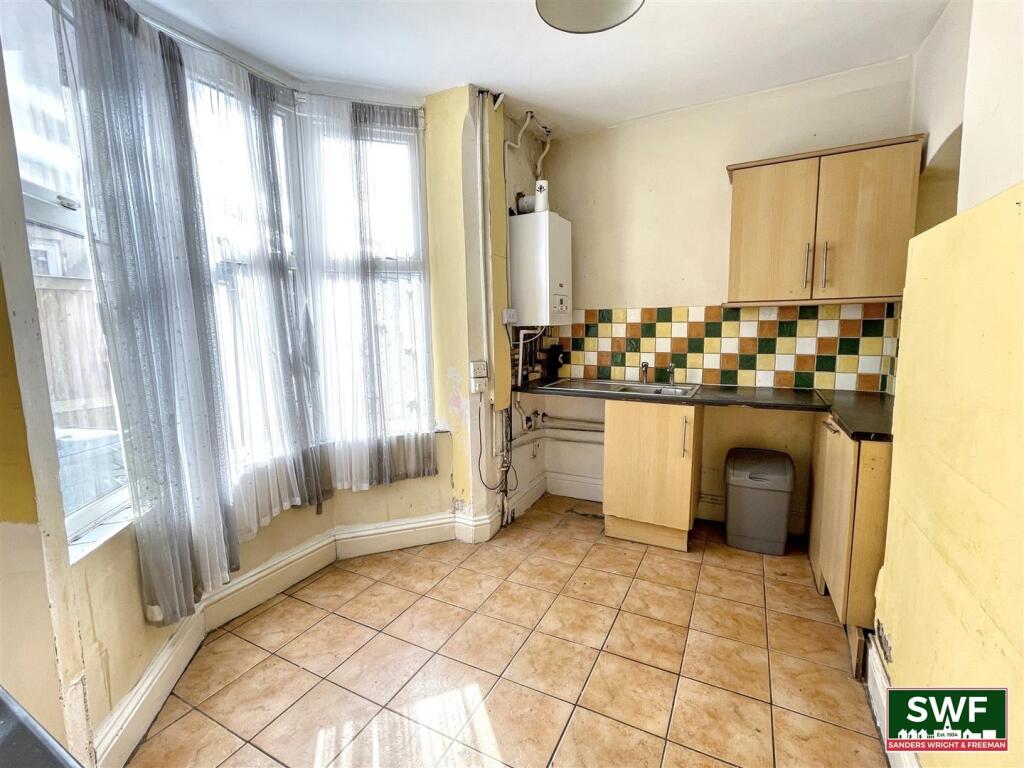 Kitchen3.jpg