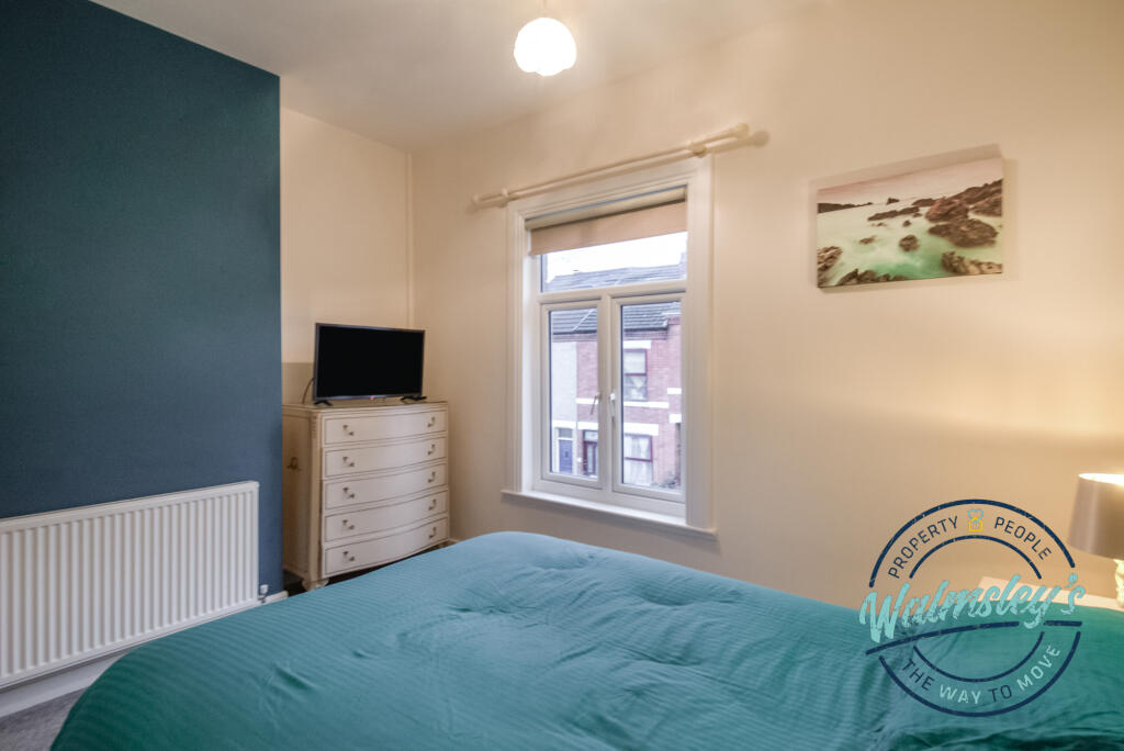 Front bedroom 2