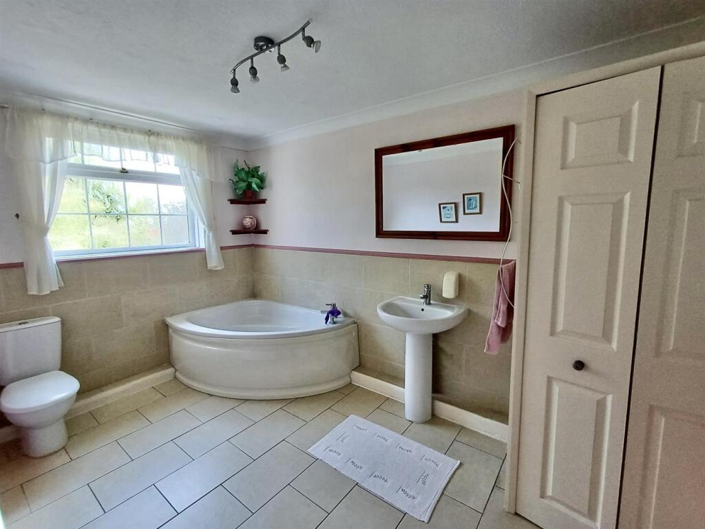 En-Suite Bathroom/WC